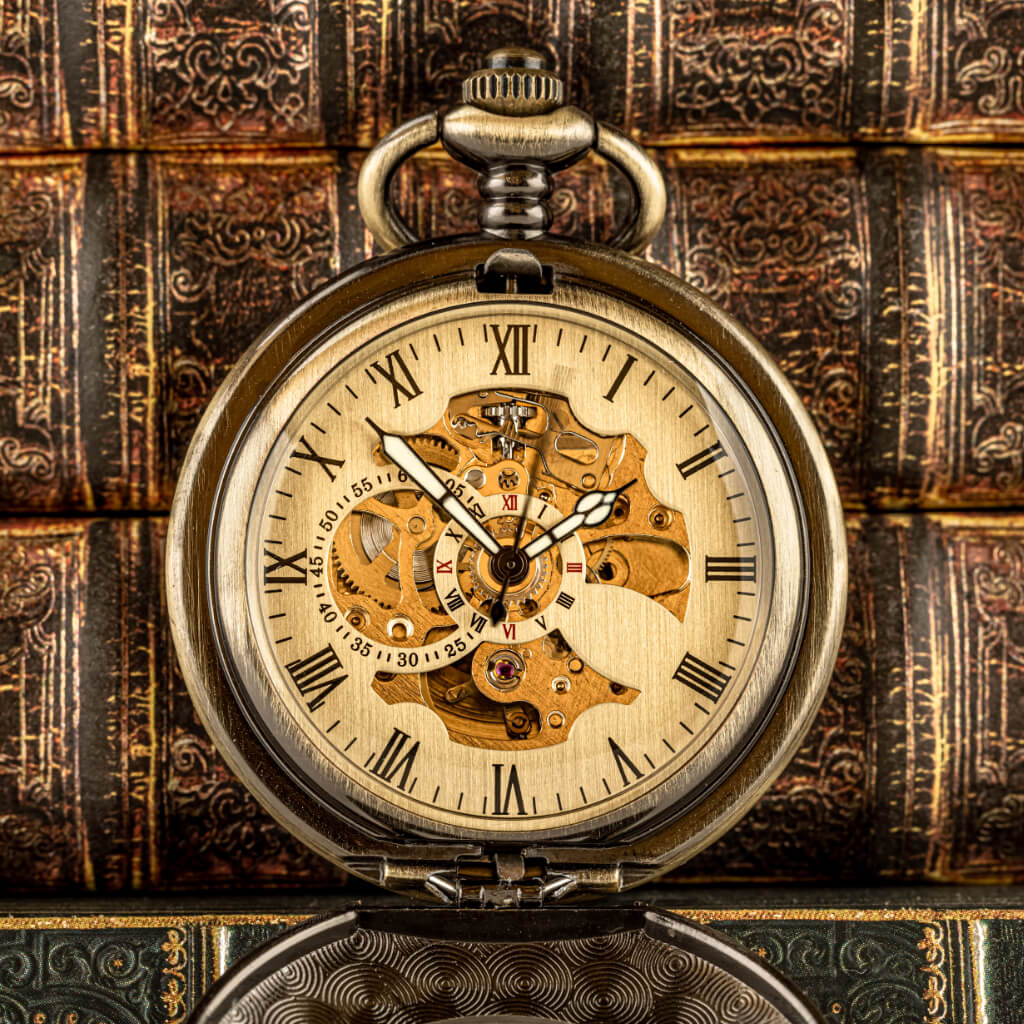 Cadran d’horloge antique close-up. montre de poche vintage.